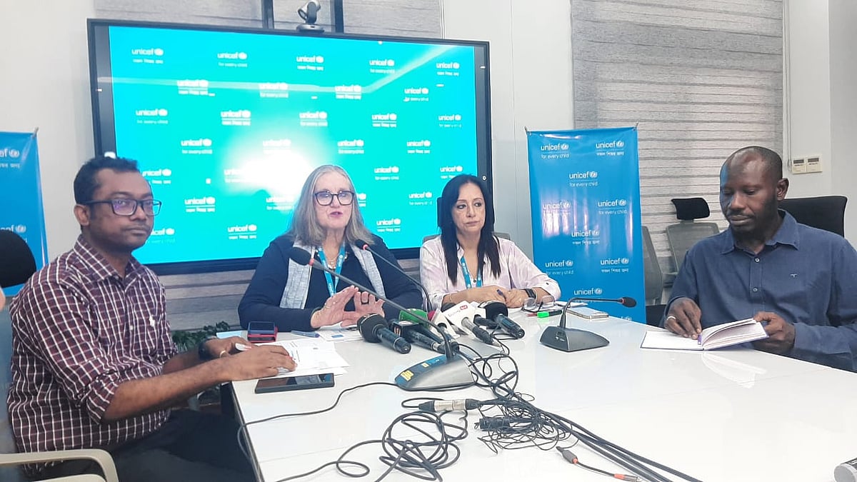 ইউনিসেফের কক্সবাজার কার্যালয়ে আয়োজিত প্রেস ব্রিফিংয়ে তহবিল সংকটের কারণে রোহিঙ্গা শিশুদের শিক্ষা কার্যক্রম ঝুঁকির মুখে পড়ার বিষয়টি তুলে ধরা হয়। আজ দুপুরে