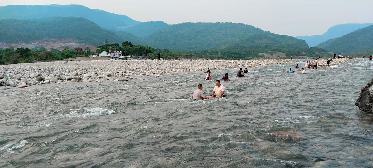 পর্যটকদের নিরাপত্তার বিষয়টি মাথায় রেখে সিলেটের সাদাপাথর পর্যটনকেন্দ্র পরবর্তী নির্দেশ না দেওয়া পর্যন্ত বন্ধ রাখার সিদ্ধান্ত হয়েছে। সম্প্রতি তোলা
