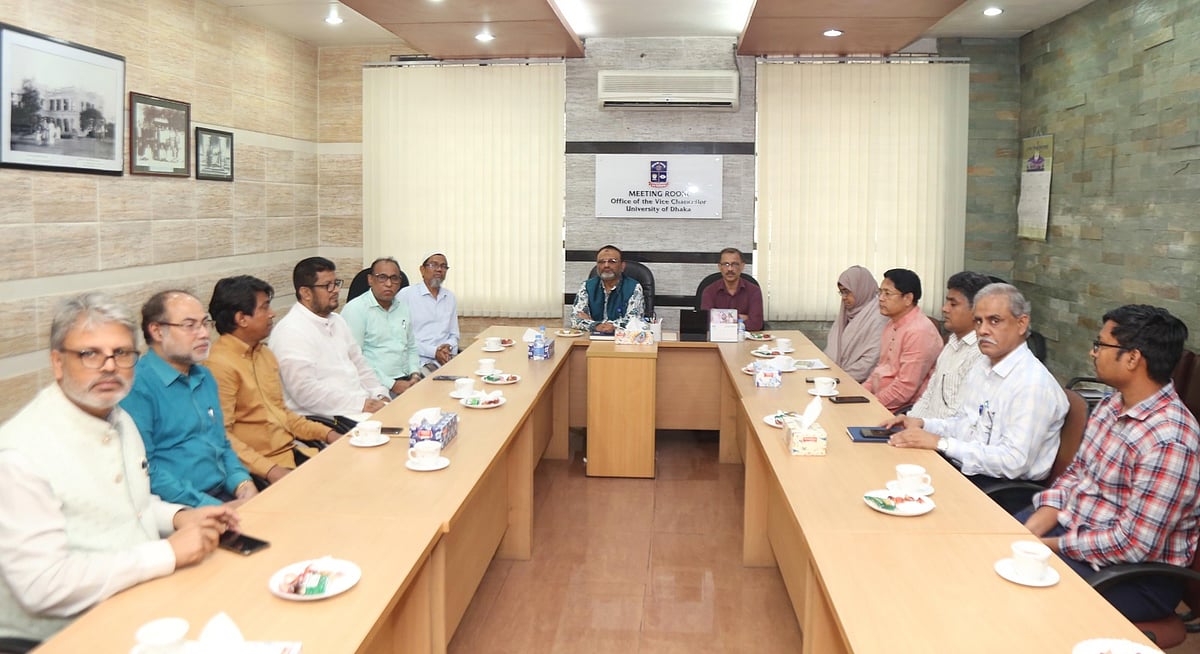 ঢাকা বিশ্ববিদ্যালয়ের শিক্ষার্থী শাহরিয়ার আলম সাম্যর পরিবারের সদস্যরা আজ সোমবার বিশ্ববিদ্যালয়ের উপাচার্য নিয়াজ আহমেদ খানের সঙ্গে সাক্ষাৎ করেন