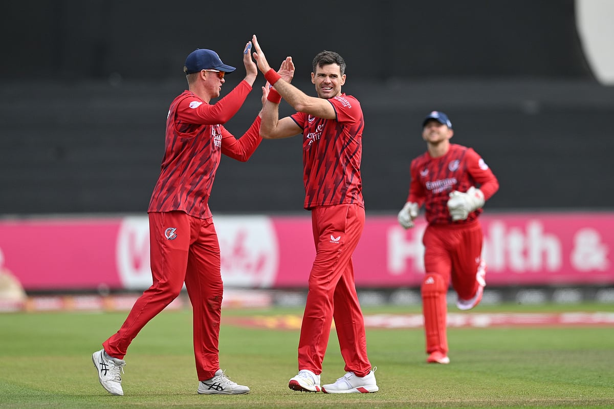 ১০ বছর পর টি–টোয়েন্টিতে ফিরে প্রথম ম্যাচেই ক্যারিয়ার–সেরা বোলিং করেছেন জেমস অ্যান্ডারসন। পরশু ল্যাঙ্কাশায়ারের হয়ে ডারহামের বিপক্ষে