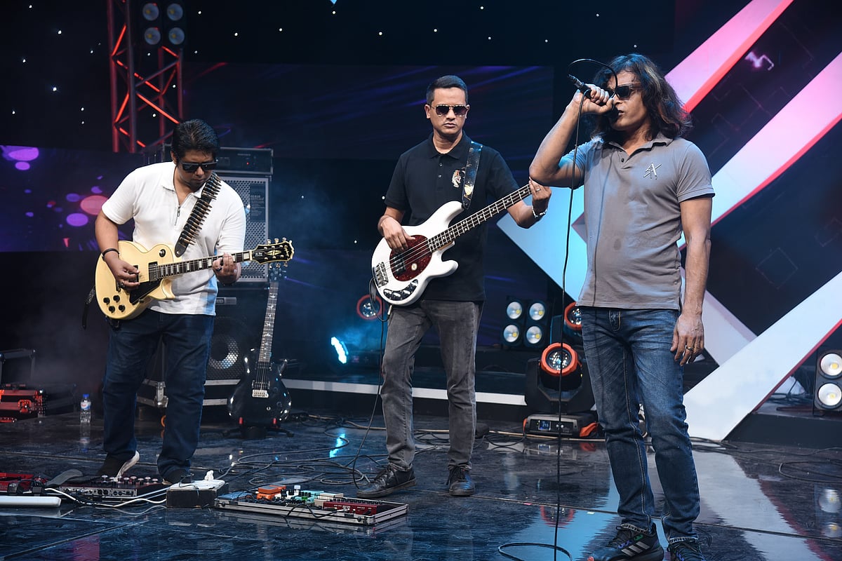 আর্ক গাইবে ‘সুইটি তুমি আর কেঁদো না’, ‘একাকী আমি একাকী’ ও ‘যা ছিল আড়ালে পরিচয়’