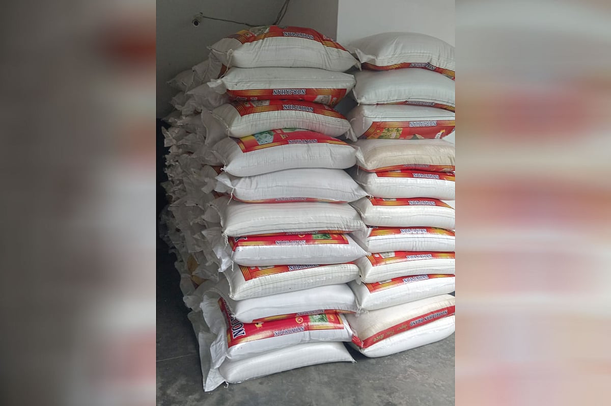 জামালপুরের ইসলামপুর থানার গাওকুড়া এলাকা থেকে উদ্ধার সরকারি চালের বস্তা