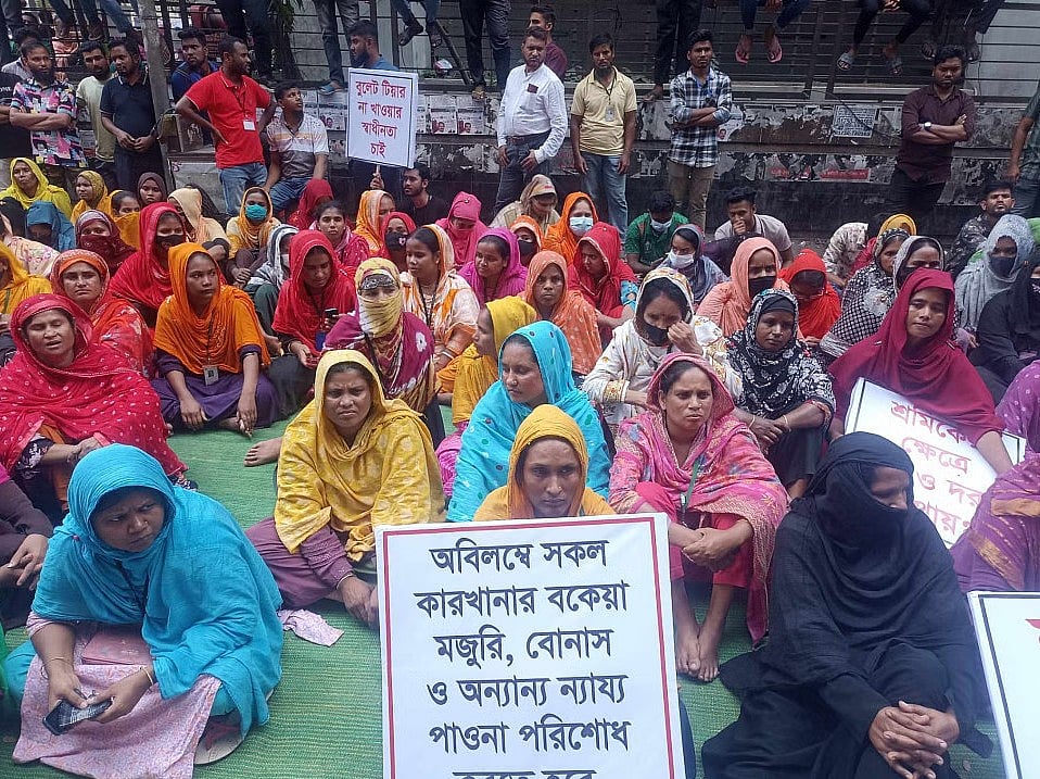 ‘ঈদের আগে কর্মদিবস আছে আর মাত্র দুই দিন, মঙ্গল ও বুধবার। এখনো অর্ধেকের বেশি কারখানায় শ্রমিকেরা বেতন-বোনাস পাননি।’