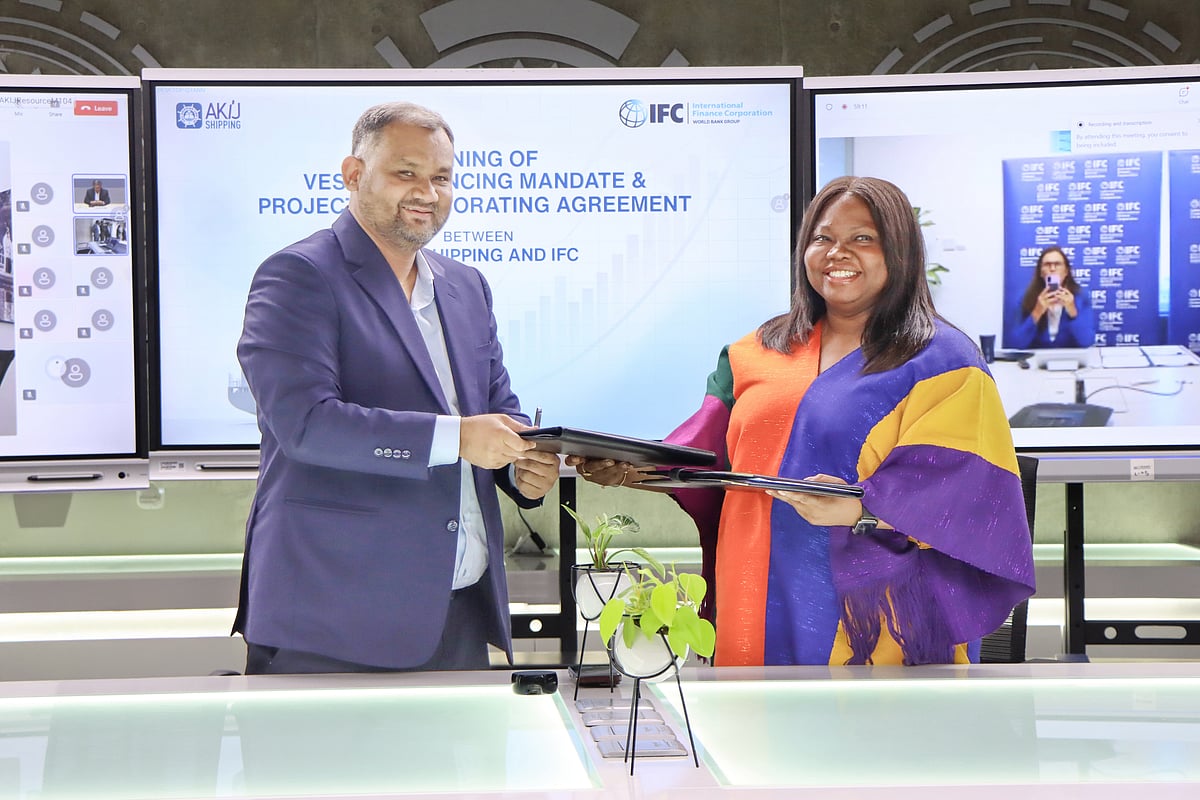 অর্থায়নের পাশাপাশি টেকসইত্ব লক্ষ্য অর্জনে আকিজকে সহায়তার জন্য আইএফসি একটি সহযোগিতা চুক্তিপত্রে স্বাক্ষর করে