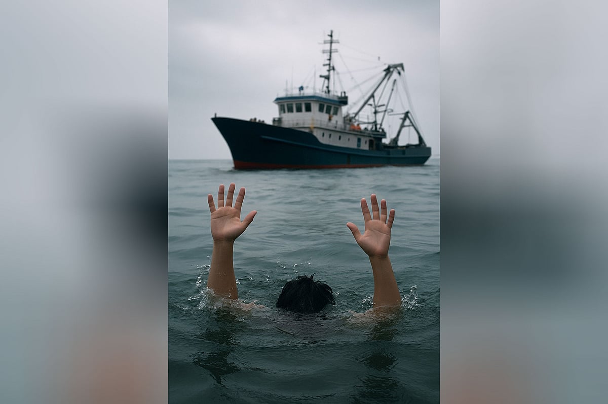 জাহাজ থেকে ছিটকে কর্ণফুলী নদীতে পড়ে দুই নাবিকের মৃত্যু হয়