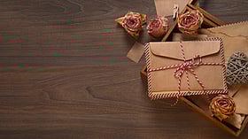 জীবনে এই প্রথম কাউকে চিঠি লিখছি