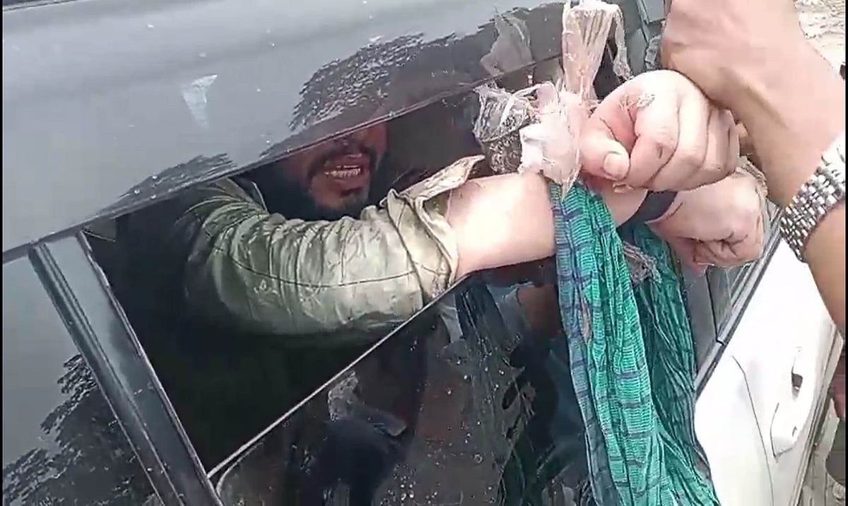 পটুয়াখালীর পায়রাকুঞ্জ ফেরিঘাট এলাকা থেকে হাত–পা ও চোখ–মুখ বাঁধা অবস্থায় সোহাগ নামের এক ব্যবসায়ীকে জীবিত উদ্ধার করা হয়