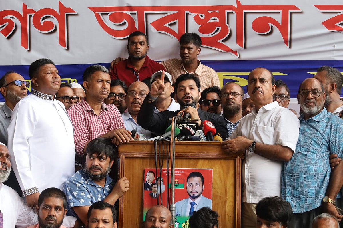 ঢাকা দক্ষিণ সিটি করপোরেশনের প্রধান কার্যালয় নগর ভবনে চলমান আন্দোলন– কর্মসূচিতে যোগ দিয়ে আজ মঙ্গলবার বিকেলে বক্তব্য দেন বিএনপি নেতা ইশরাক হোসেন