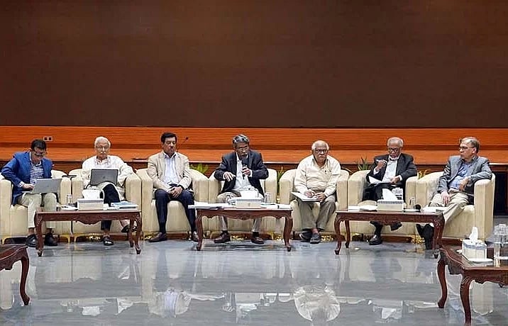 সংস্কার নিয়ে জাতীয় ঐকমত্য কমিশনের সঙ্গে রাজনৈতিক দলগুলো দ্বিতীয় পর্যায়ের আলোচনায় অংশ নেয়। মঙ্গলবার ঢাকায় ফরেন সার্ভিস একাডেমির দোয়েল হলে