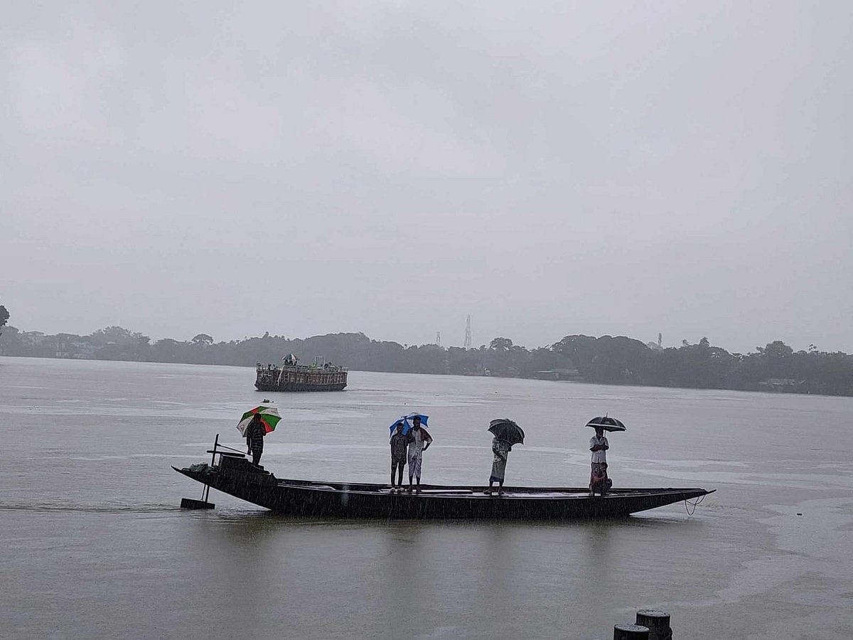 সুনামগঞ্জে ভারী বৃষ্টি না হলেও নদ-নদীর পানি বাড়ছে। জেলা শহরের সুরমা নদীর চাঁদনীঘাট থেকে মঙ্গলবার সকালে তোলা