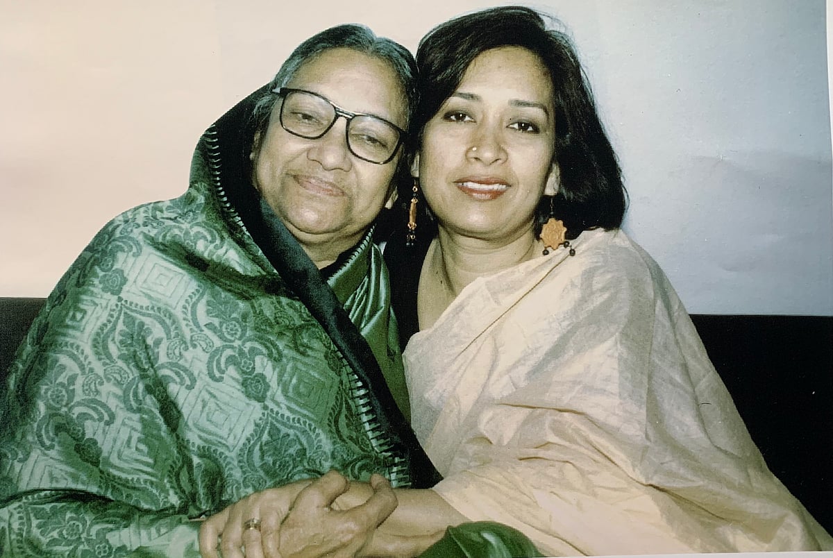 মা আনোয়ারা তরফদারের সঙ্গে শামীম আজাদ