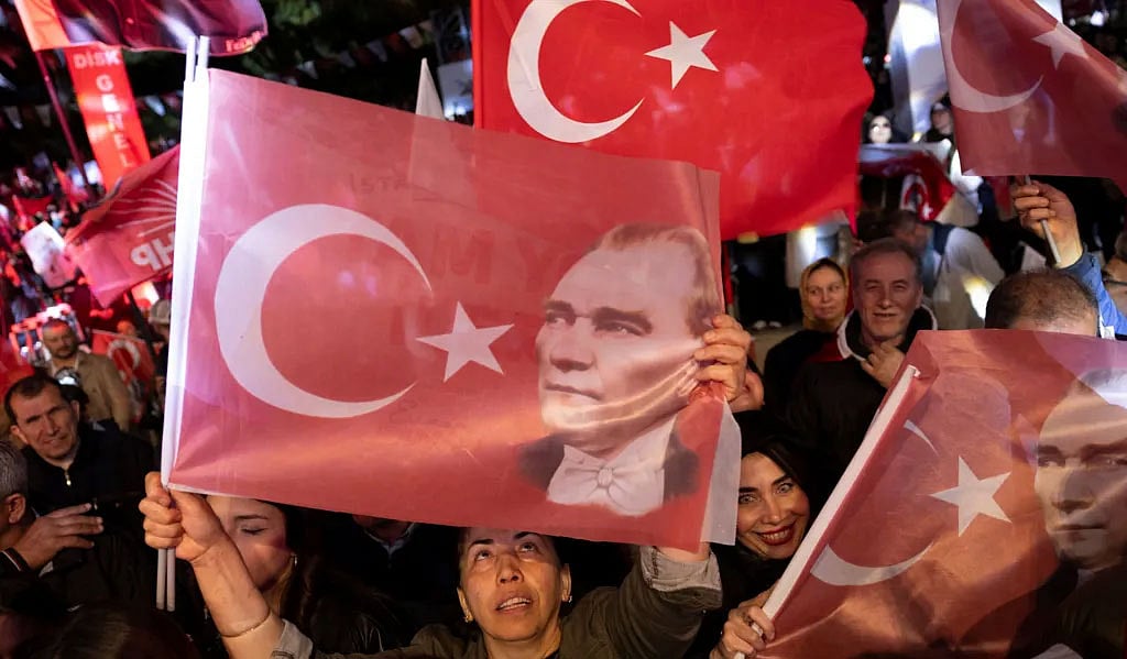 ইস্তাম্বুলের মেয়র একরেম ইমামোগলুকে গ্রেপ্তারের প্রতিবাদে তুরস্কে এক দশকের মধ্যে সবচেয়ে বড় বিক্ষোভ হয়েছে