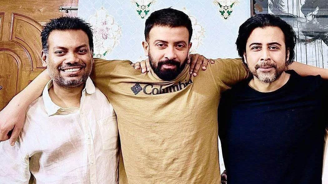 ‘তাণ্ডব’ সিনেমার অন্যতম প্রযোজক শাহরিয়ার শাকিল, শাকিব খান ও আফরান নিশো। শাহরিয়ার শাকিলের ফেসবুক থেকে