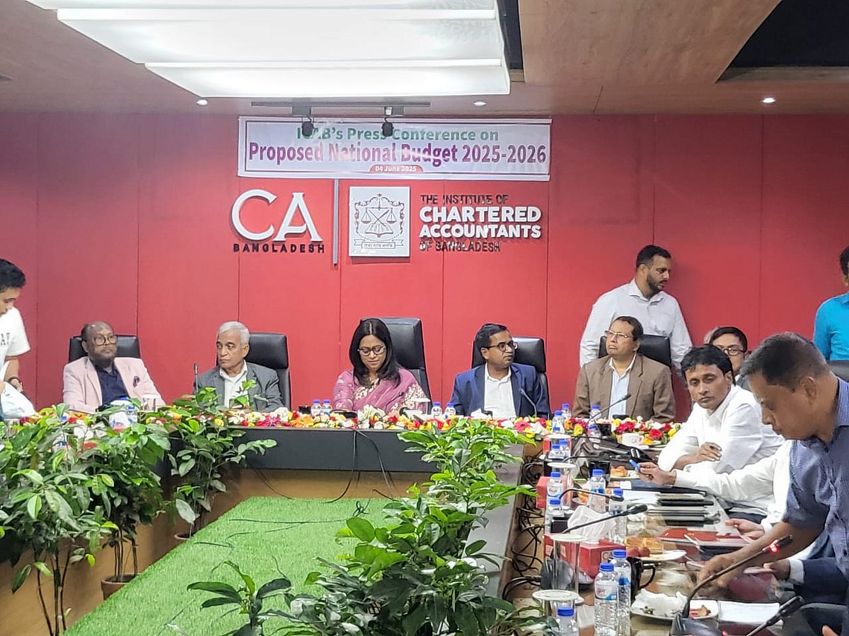 সংবাদ সম্মেলনে বক্তব্য রাখছেন আইসিএবি সভাপতি মারিয়া হাওলাদার