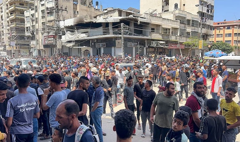 ত্রাণের জন্য গাজার মানুষদের অপেক্ষা