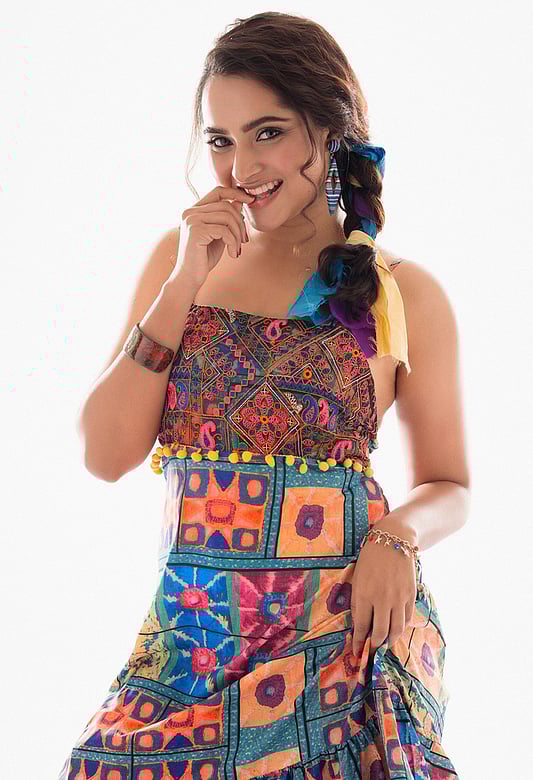 Shou-biznes seks porno va erotika Rus porno video: külot orqali korinadigan hol mushuk