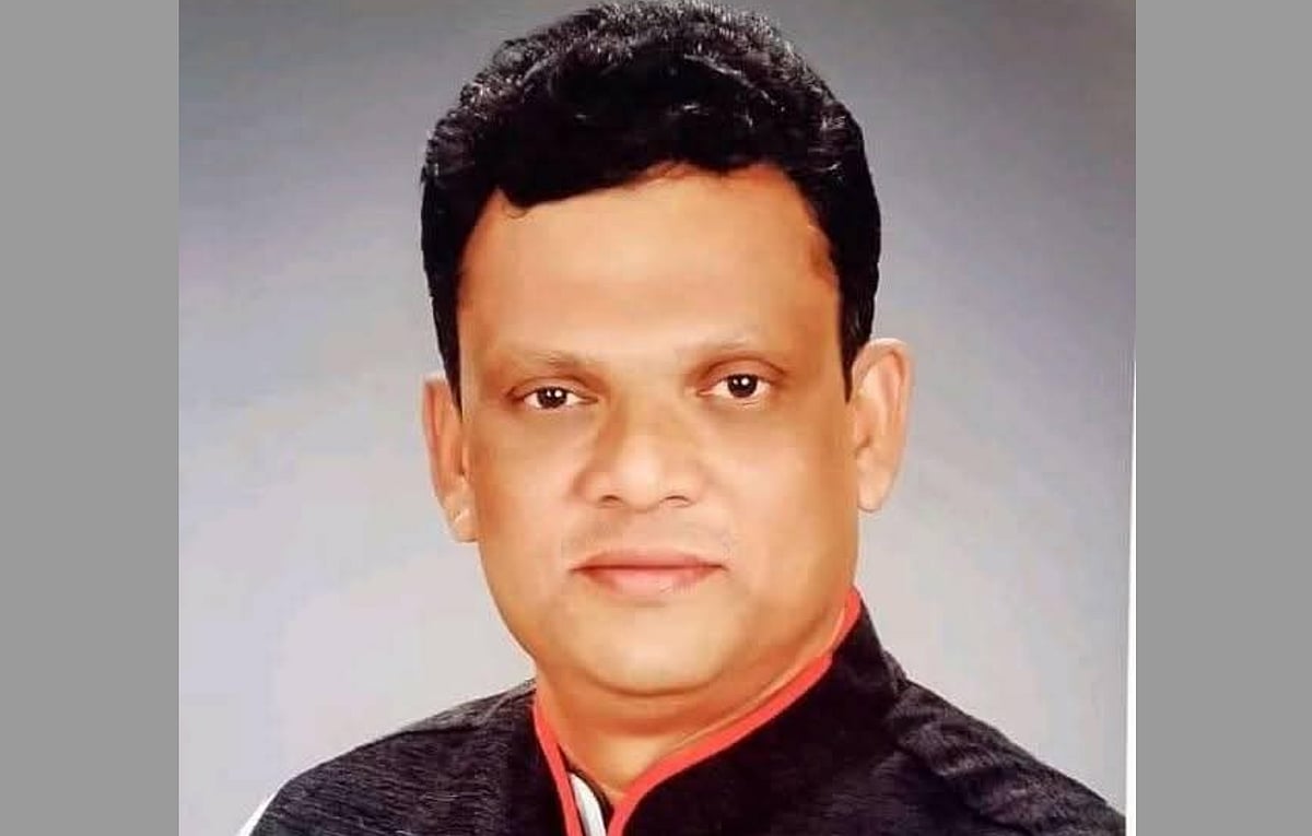 নেত্রকোনার বারহাট্টা উপজেলা আওয়ামী লীগের সভাপতি ও উপজেলা পরিষদের সাবেক চেয়ারম্যান খাইরুল কবির