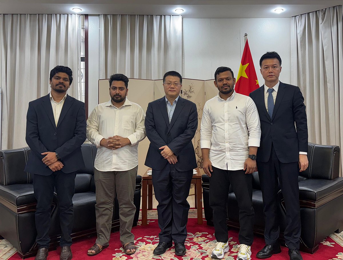 জাতীয় নাগরিক পার্টির (এনসিপি) আহ্বায়ক নাহিদ ইসলামের নেতৃত্বে দলটির প্রতিনিধিদল চীনের রাষ্ট্রদূত ইয়াও ওয়েনের সঙ্গে সাক্ষাৎ করে। ঢাকা, ৪ জুন ২০২৫