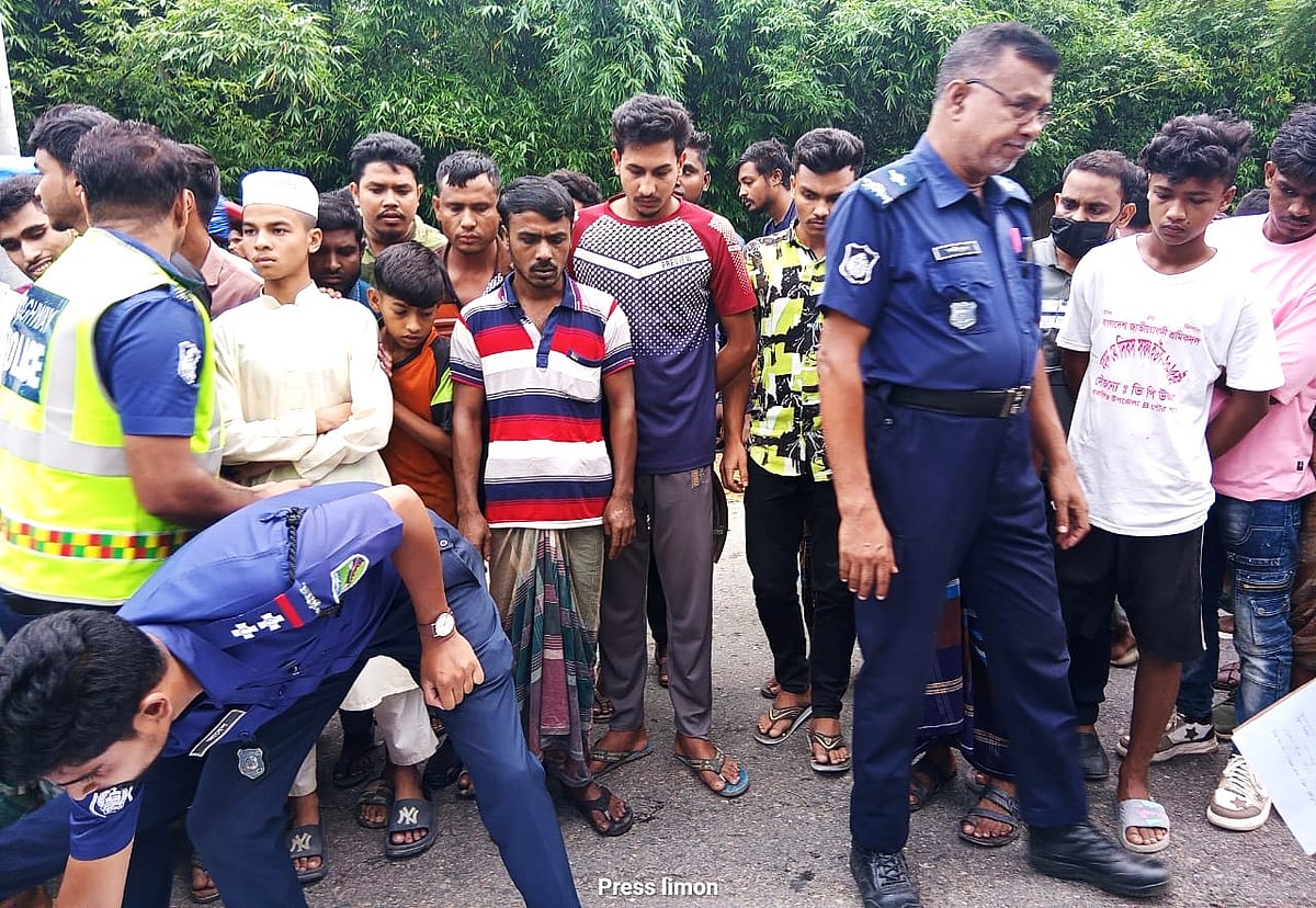 গ্রামের বাড়িতে ঈদ করতে যাওয়ার পথে বাসের ধাক্কায় শিশুর মৃত্যু হয়েছে। আজ বৃহস্পতিবার সকালে জামালপুর-বকশীগঞ্জ সড়কের বাঁশকান্দা বাজার এলাকায়