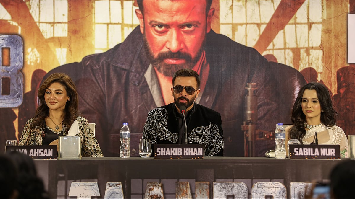 ‘তাণ্ডব’-এর সংবাদ সম্মেলনে জয়া আহসান, শাকিব খান ও সাবিলা নূর। মীর হোসেন