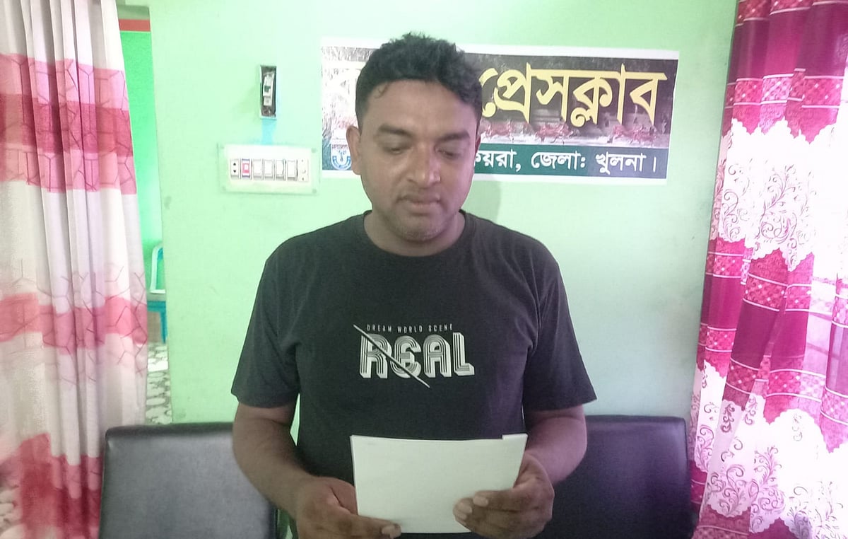 সামাজিক যোগাযোগমাধ্যমে ‘আওয়ামী দোসর’ বানানোর চেষ্টার অভিযোগে সংবাদ সম্মেলন করেন আইনজীবী আবু বকর সিদ্দিক। গতকাল বৃহস্পতিবার বিকেলে কয়রা প্রেসক্লাবে