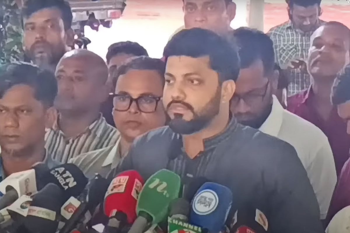 সকালে পবিত্র ঈদুল আজহার প্রধান জামাতের জন্য জাতীয় ঈদগাহ ময়দান পরিদর্শনে যান ইশরাক হোসেন। আজ শুক্রবার