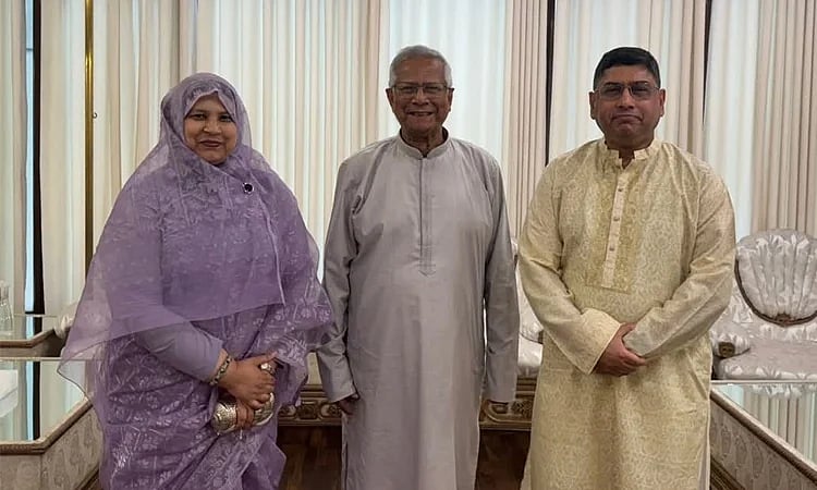 প্রধান উপদেষ্টা অধ্যাপক মুহাম্মদ ইউনূসের সঙ্গে সস্ত্রীক সাক্ষাৎ করেন সেনাপ্রধান জেনারেল ওয়াকার-উজ-জামান। আজ শনিবার রাষ্ট্রীয় অতিথি ভবন যমুনায়