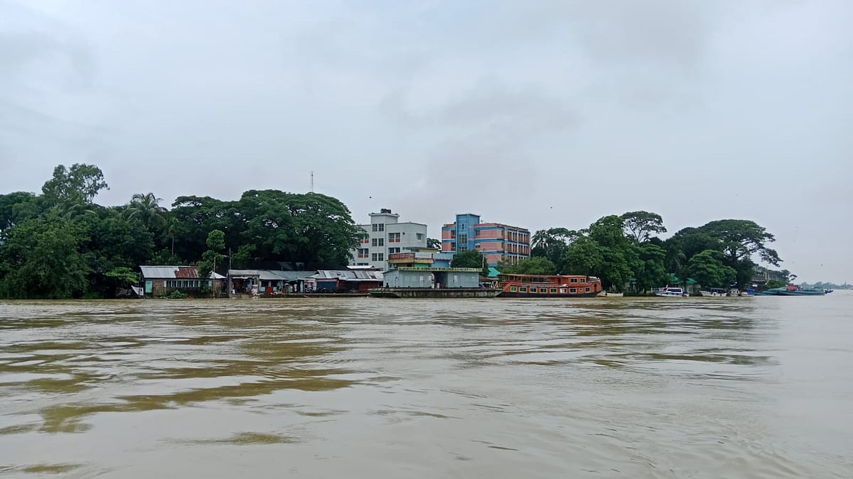 সুনামগঞ্জে সুরমা নদীর পানি কমেছে। ঈদের দিন বৃষ্টি না হওয়ায় স্বস্তি প্রকাশ করেছেন মানুষ। আজ দুপুর ১২টার দিকে সদর উপজেলার ইব্রাহিমপুর এলাকায়