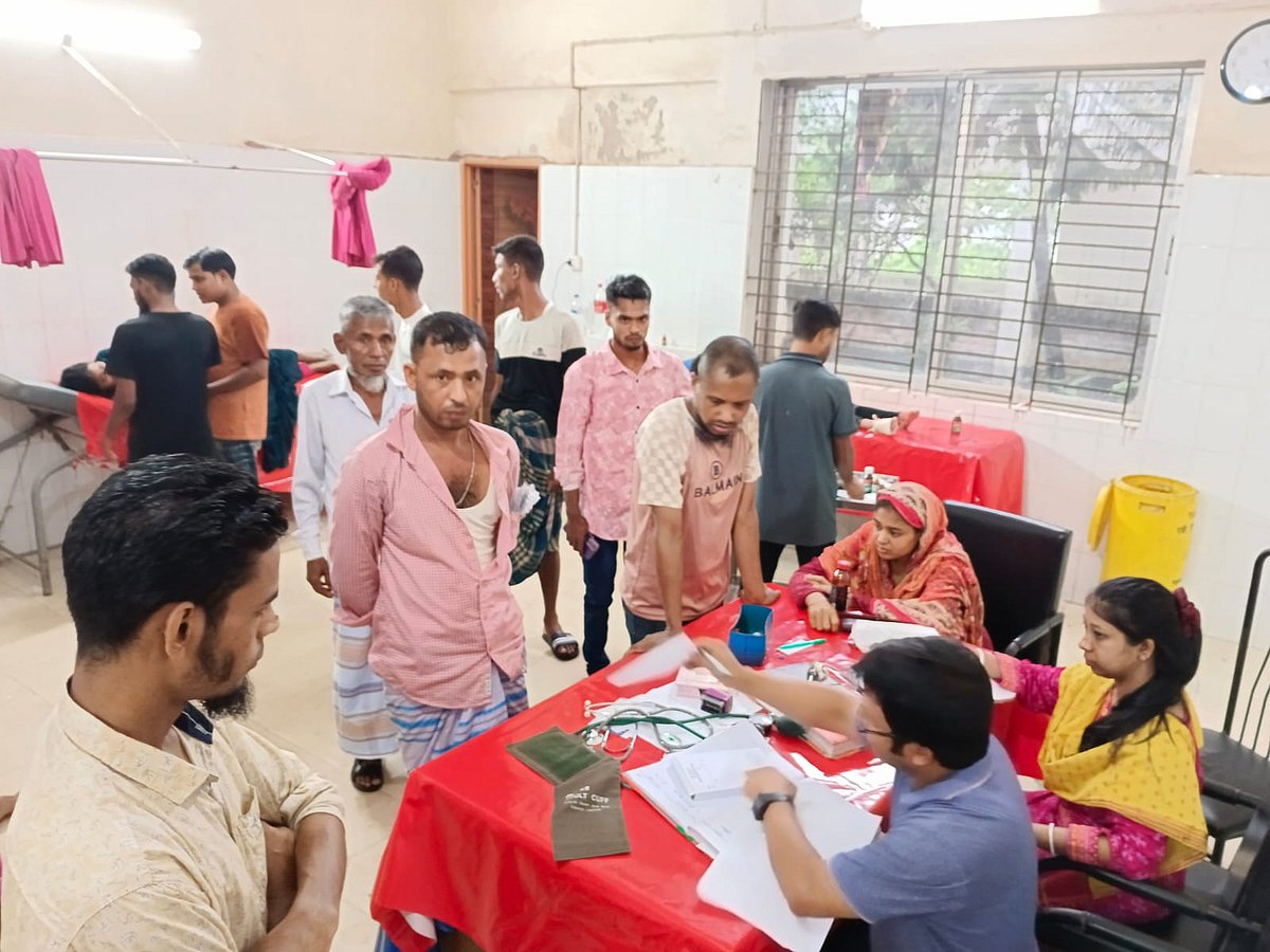 ঈদের দিনেও নিরবচ্ছিন্ন চিকিৎসাসেবা চলে ময়মনসিংহের ঈশ্বরগঞ্জ উপজেলা স্বাস্থ্য কমপ্লেক্স। আজ শনিবার দুপুরে তোলা