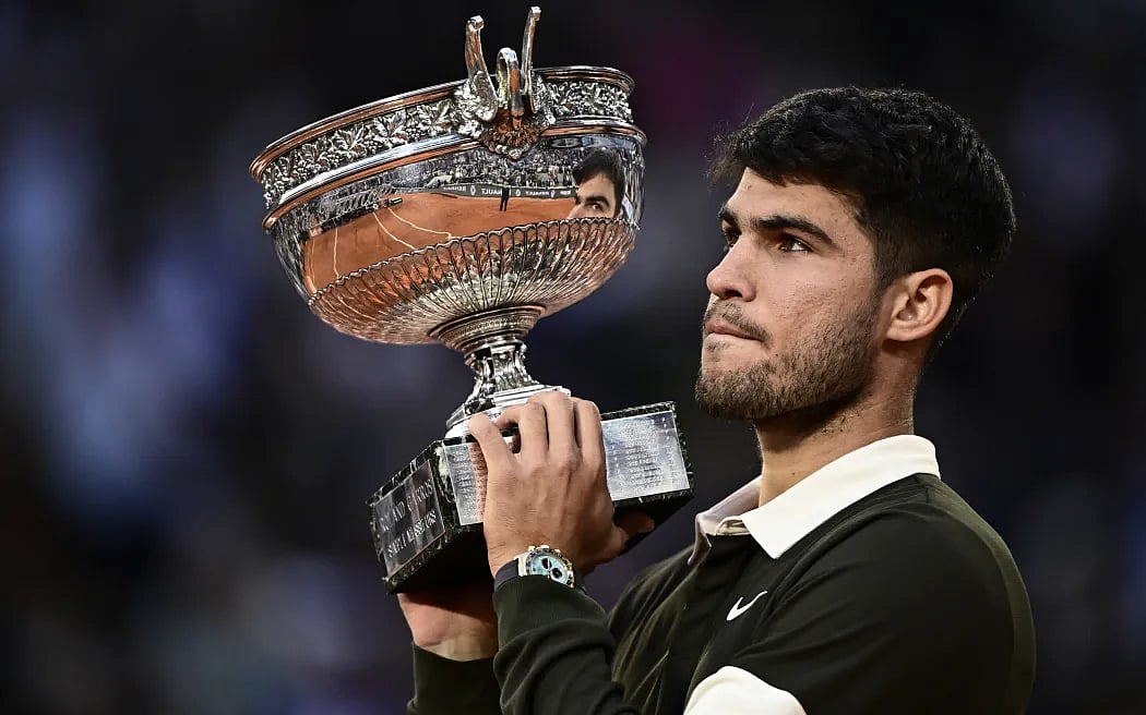 ফাইনালে প্রথম দুই সেট হেরেও ফ্রেঞ্চ ওপেনের শিরোপা ধরে রেখেছেন কার্লোস আলকারাজ