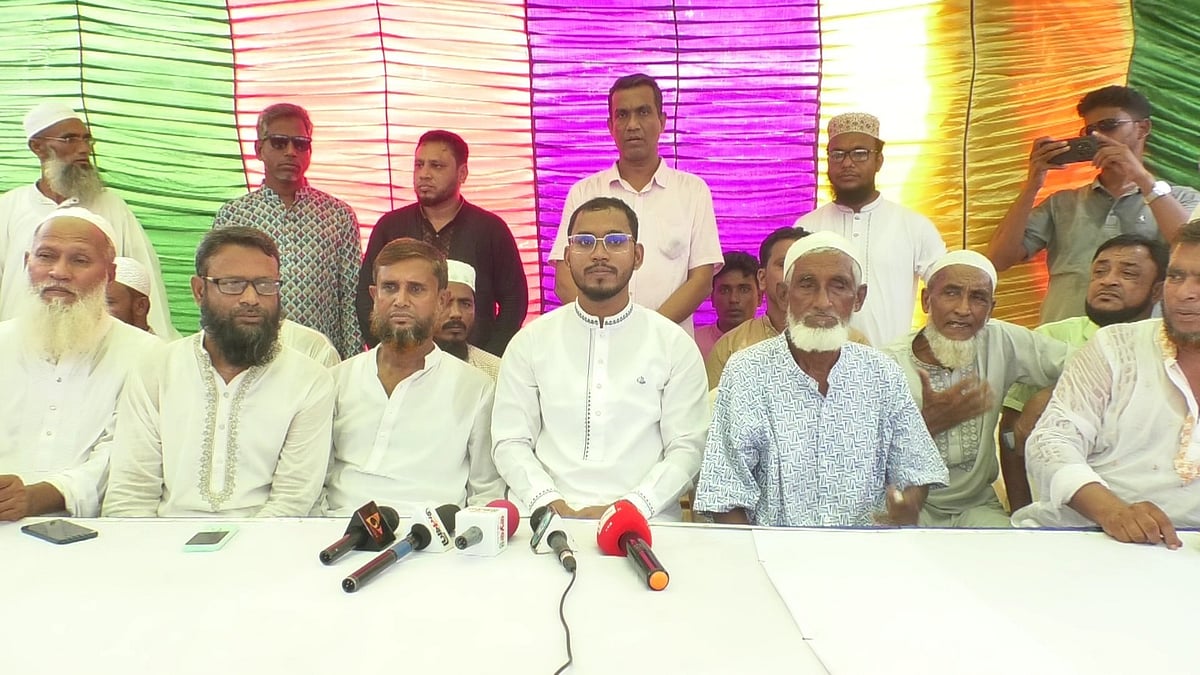 মতবিনিময় সভায় এনসিপির জ্যেষ্ঠ মুখ্য সমন্বয়ক আবদুল হান্নান মাসউদ। আজ সোমবার বিকেলে নোয়াখালীর হাতিয়ার চরঈশ্বর ইউনিয়নের কমলার দীঘির পাড়ে