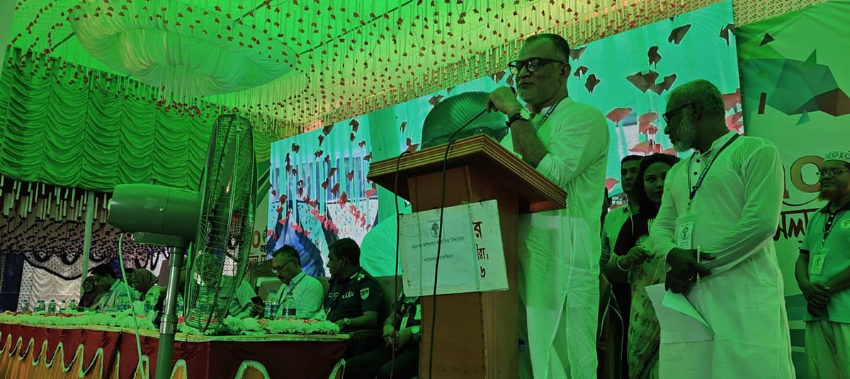 সাতক্ষীরার শ্যামনগর উপজেলার নূরনগর আশালতা মাধ্যমিক বিদ্যালয়ের ৭০ বছর পূর্তি উপলক্ষে আয়োজিত অনুষ্ঠানে আজ সোমবার প্রধান অতিথির বক্তব্য দেন বাণিজ্য উপদেষ্টা শেখ বশিরউদ্দীন