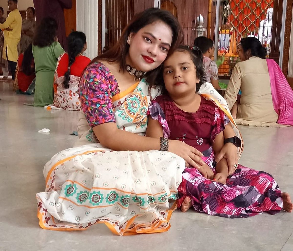 মায়ের সঙ্গে রোশনি পাল