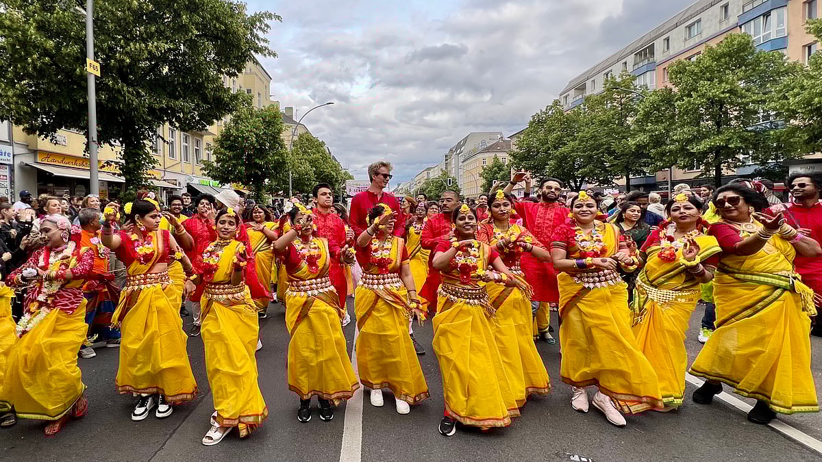 বার্লিনে বিশ্বসংস্কৃতির শোভাযাত্রায় বাঙালিরা
