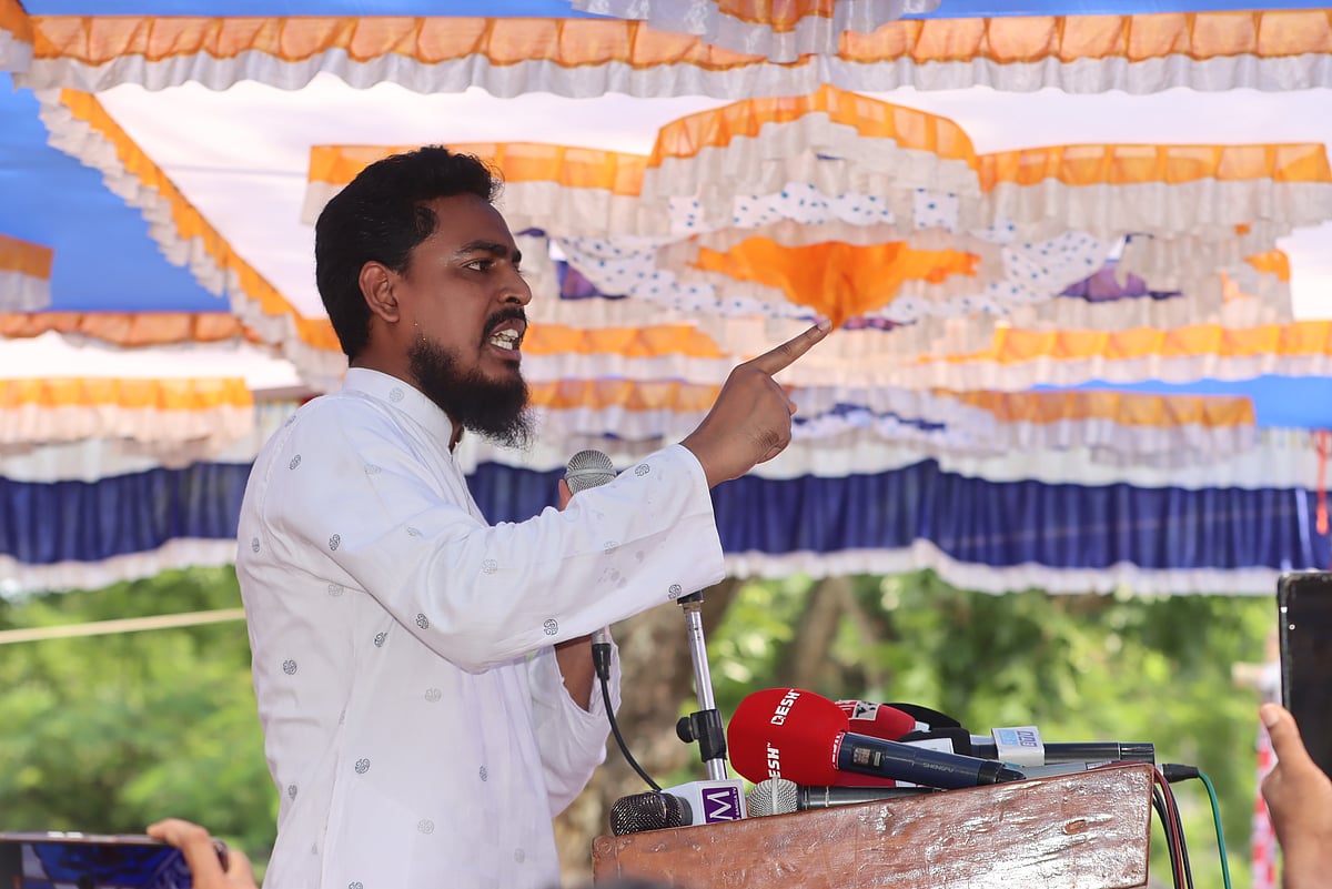 রংপুরের কাউনিয়ায় এক সম্প্রীতি ও ঐক্য সমাবেশ অনুষ্ঠানে বক্তব্য দেন জাতীয় নাগরিক পার্টির (এনসিপি) সদস্যসচিব আখতার হোসেন। আজ সোমবার দুপুরে