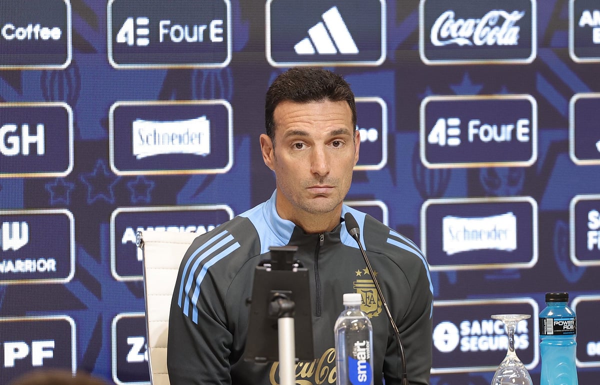 সংবাদ সম্মেলনে স্কালোনি