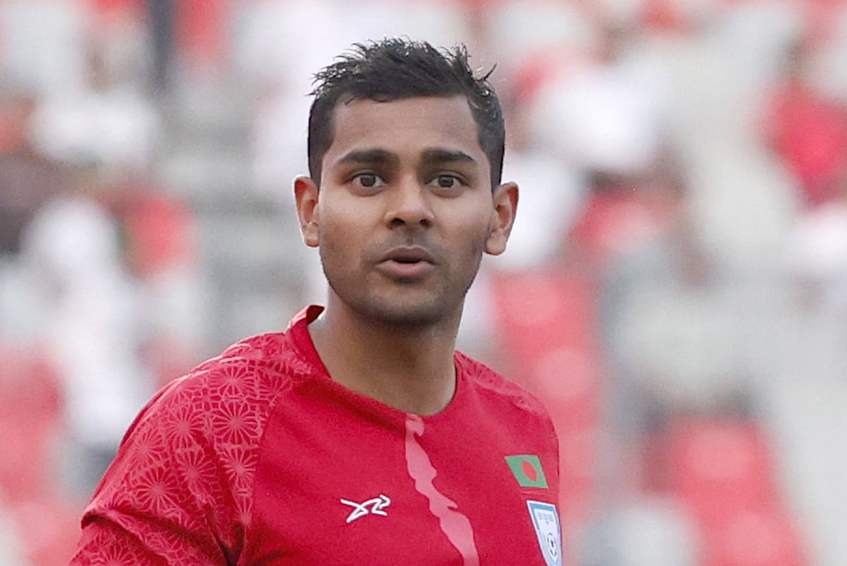 বাংলাদেশ দল মিডফিল্ডার শমিত সোম