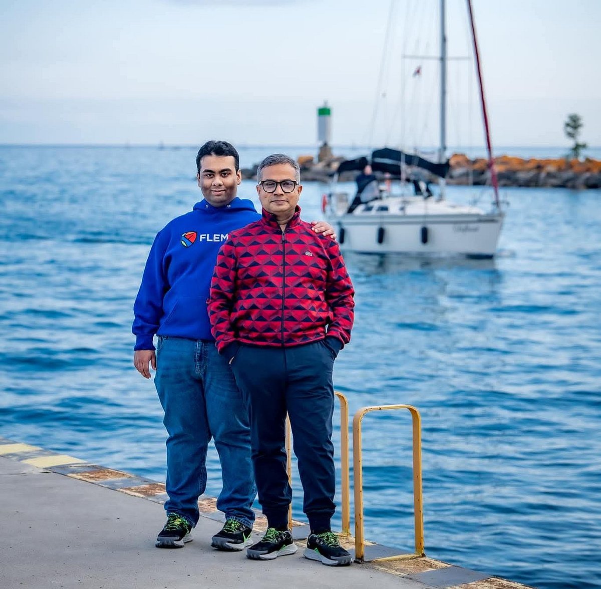 ছেলের সঙ্গে টিম গ্রুপের এমডি আব্দুল্লাহ হিল রাকিব। কানাডায় নৌকা দুর্ঘটনায় ছেলে সাঁতরে তীরে উঠতে পারলেও বাবা পারেননি। একই দুর্ঘটনায় বাংলাদেশ বিমানের ক্যাপ্টেন মো. সাইফুজ্জামান মারা যান।