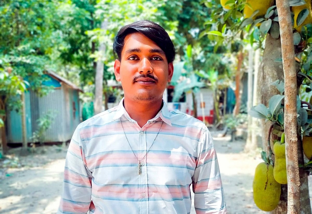 ঢাকা বিশ্ববিদ্যালয়ের চারুকলা অনুষদের শিক্ষার্থী শাকিল আহমেদ