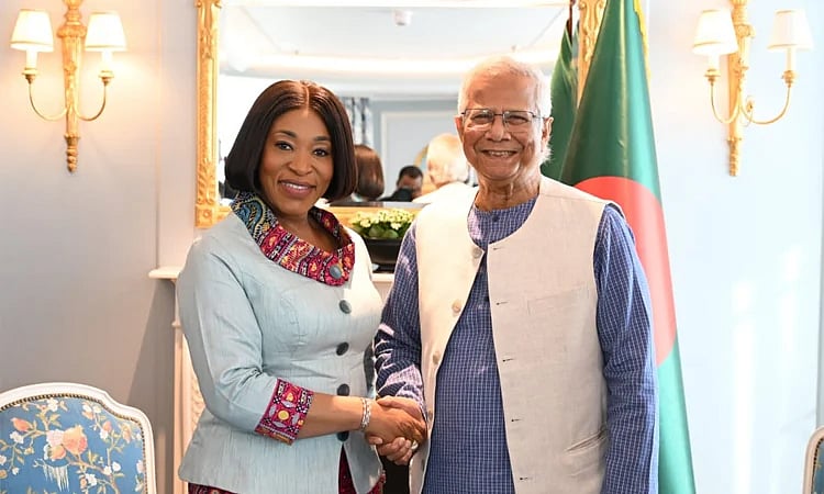 লন্ডনে গতকাল বুধবার প্রধান উপদেষ্টা অধ্যাপক মুহাম্মদ ইউনূসের সঙ্গে সাক্ষাৎ করেন কমনওয়েলথ মহাসচিব শার্লি আয়র্কর বোচওয়ে