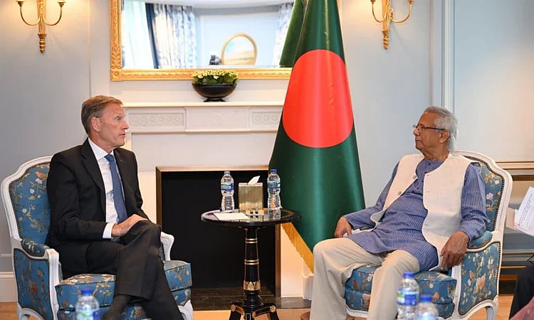 প্রধান উপদেষ্টা অধ্যাপক মুহাম্মদ ইউনূসের সঙ্গে সাক্ষাৎ করেন এয়ারবাসের এক্সিকিউটিভ ভাইস প্রেসিডেন্ট ওয়াউটার ভ্যান ওয়ার্শ। গতকাল মঙ্গলবার যুক্তরাজ্যের লন্ডনে