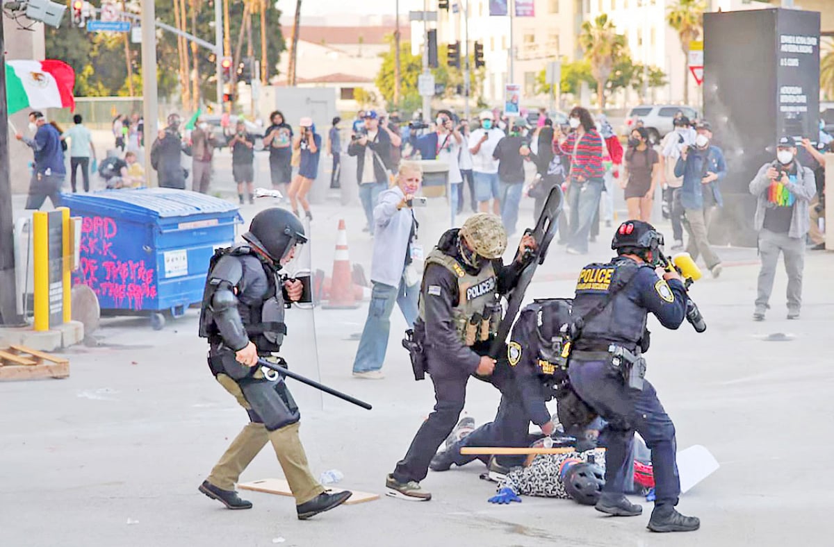লস অ্যাঞ্জেলেসে অভিবাসীদের বিরুদ্ধে অভিযানের প্রতিবাদে বিক্ষোভে পুলিশের ধরপাকড়