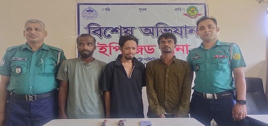 চট্টগ্রামে চীনা নাগরিকের মুঠোফোন ছিনতাইয়ের অভিযোগে গ্রেপ্তার তিন ব্যক্তি