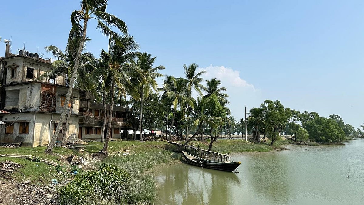 কক্সবাজারের চকরিয়া উপজেলার চিংড়িজোনের রামপুর মৌজায় গ্রামীণ মৎস্য ও পশুসম্পদ ফাউন্ডেশনের খামার। সম্প্রতি তোলা