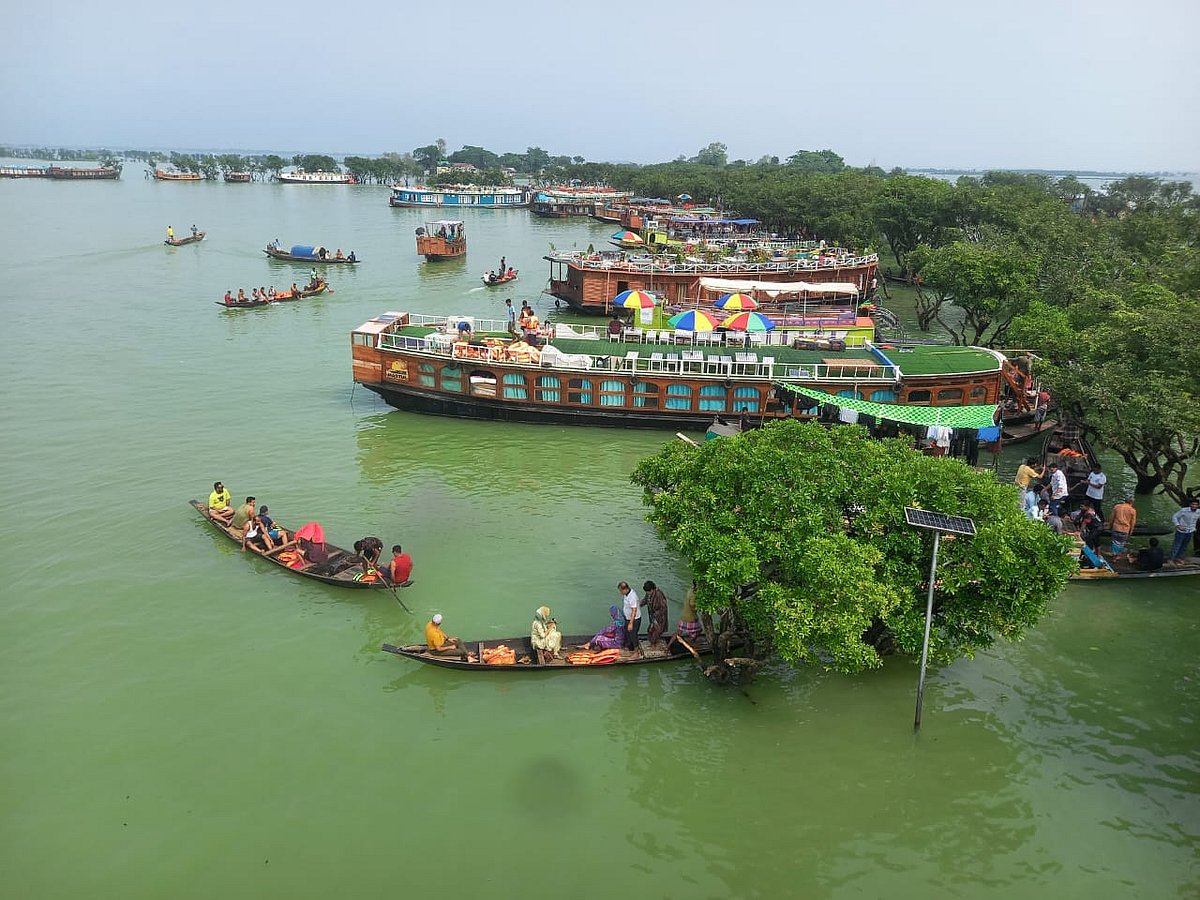 টাঙ্গুয়ার হাওরে হাউসবোট