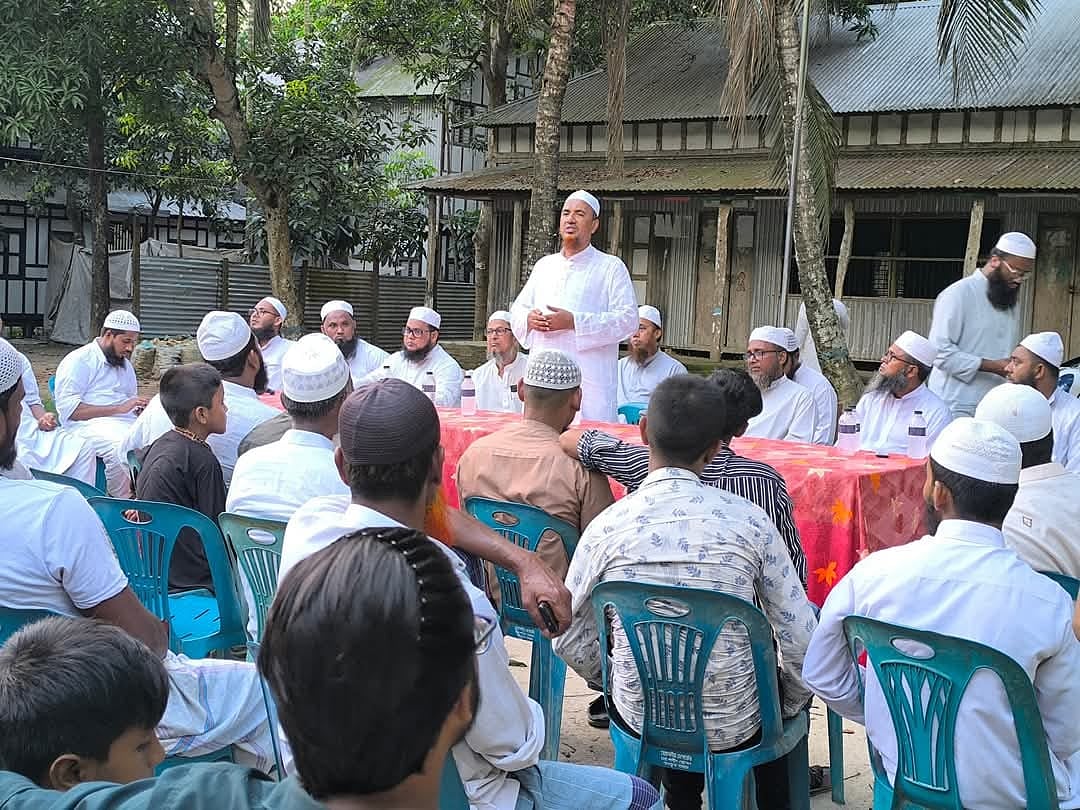 বাংলাদেশ খেলাফত মজলিসের মহাসচিব মাওলানা জালালুদ্দীন আহমদ শরীয়তপুর এলাকায় গণসংযোগ করেন