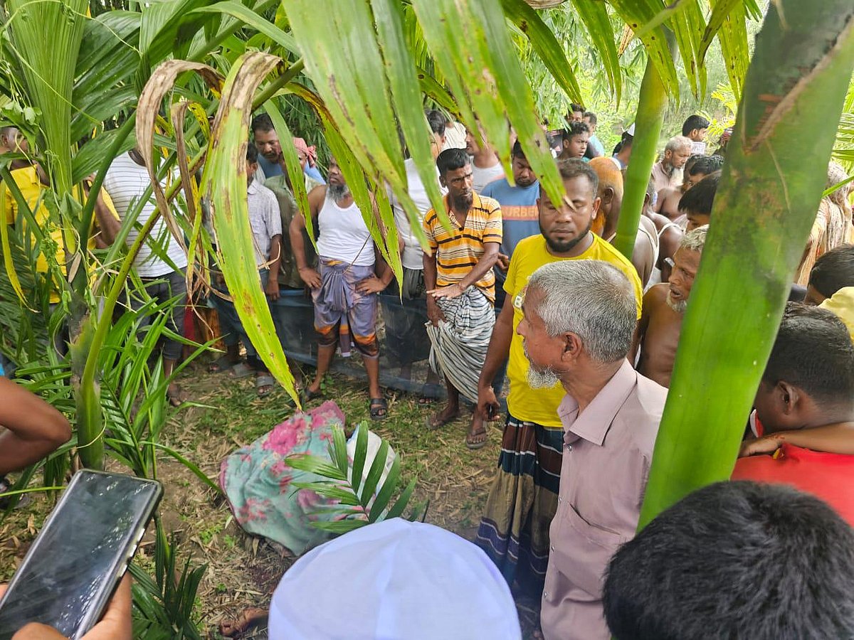 পঞ্চগড়ের দেবীগঞ্জ উপজেলার দণ্ডপাল ইউনিয়নের ধনমণ্ডল-মল্লানীপাড়া এলাকায় বৃহস্পতিবার মকলেছার রহমান নামের এক ব্যবসায়ীর গলাকাটা লাশ উদ্ধার করেছে পুলিশ