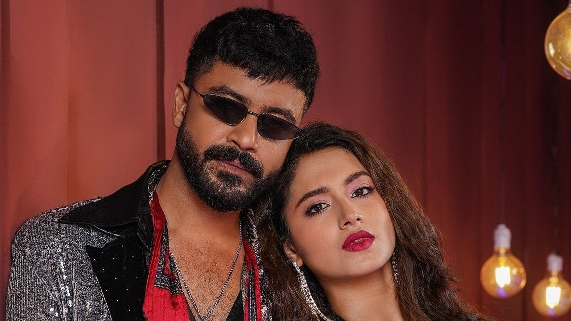 ‘ইনসাফ’–এ শরীফুল রাজ ও তাসনিয়া ফারিণ। রাজের ফেসবুক থেকে