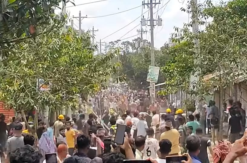 সরাইলে জমিজমা নিয়ে বিরোধের জেরে দুই পক্ষের সংঘর্ষ। বৃহস্পতিবার সকালে উপজেলার পাকশিমুল বাজার এলাকায়