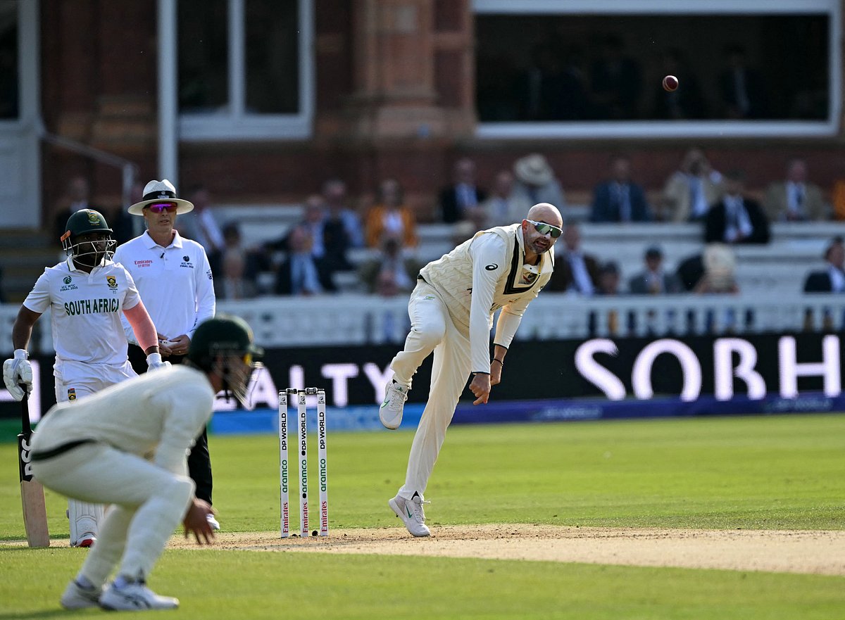 লর্ডসে চলছে বিশ্ব টেস্ট চ্যাম্পিয়নশিপের ফাইনাল। মুখোমুখি অস্ট্রেলিয়া ও দক্ষিণ আফ্রিকা